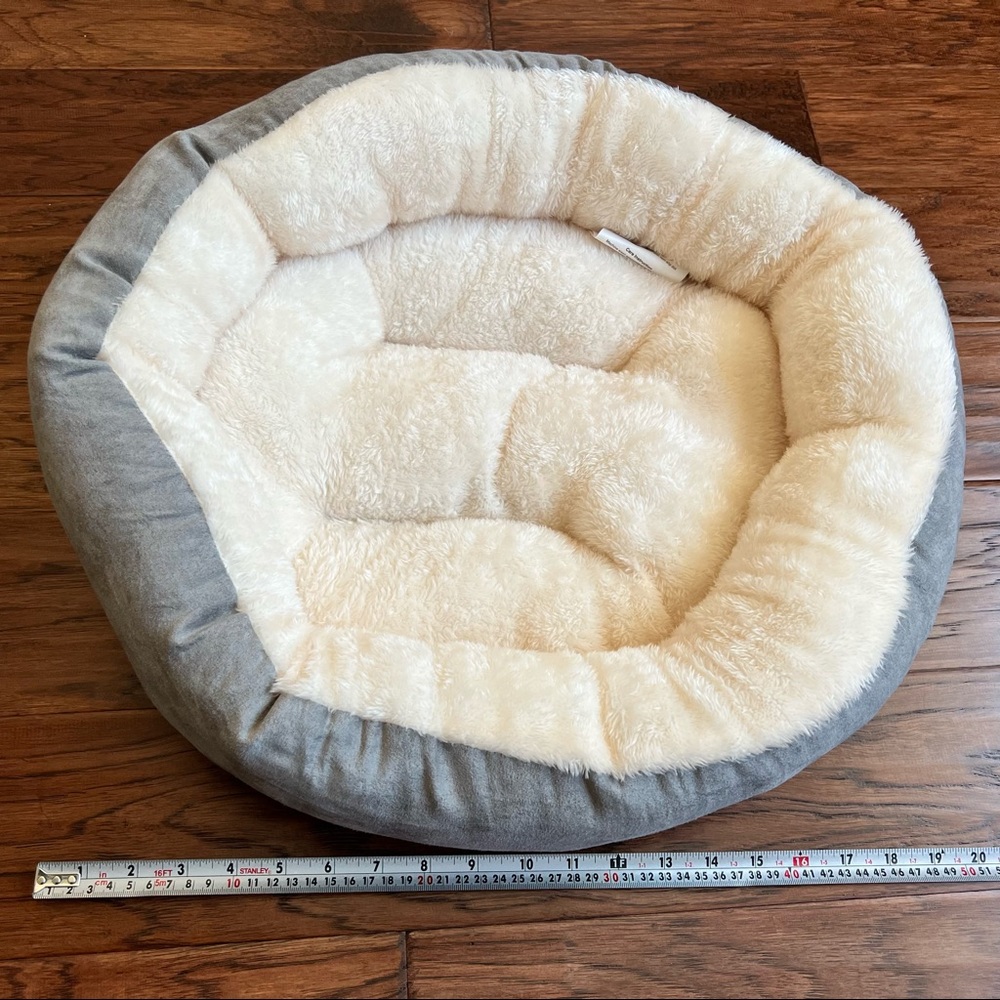 New. Love's cabin. Round Donut Cat and Dog Cushion Bed, 20in - Picture 2 of 5